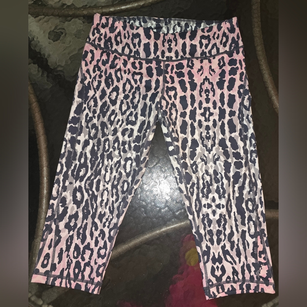 Zella Black/Pink Leopard Print Capri Leggings [MEDIUM]